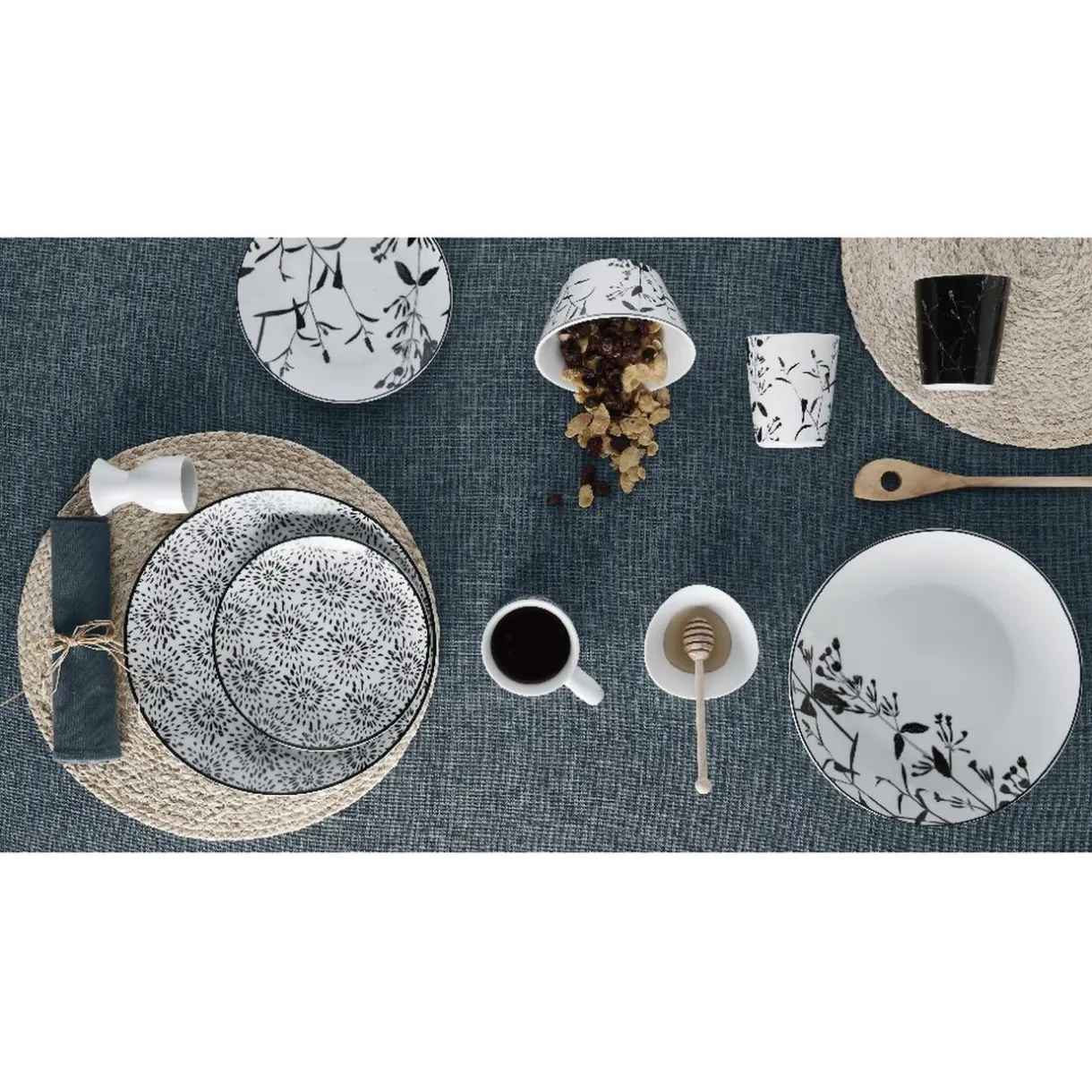 Gifi Assiette ronde blanche décor tiges feuilles noires Hot