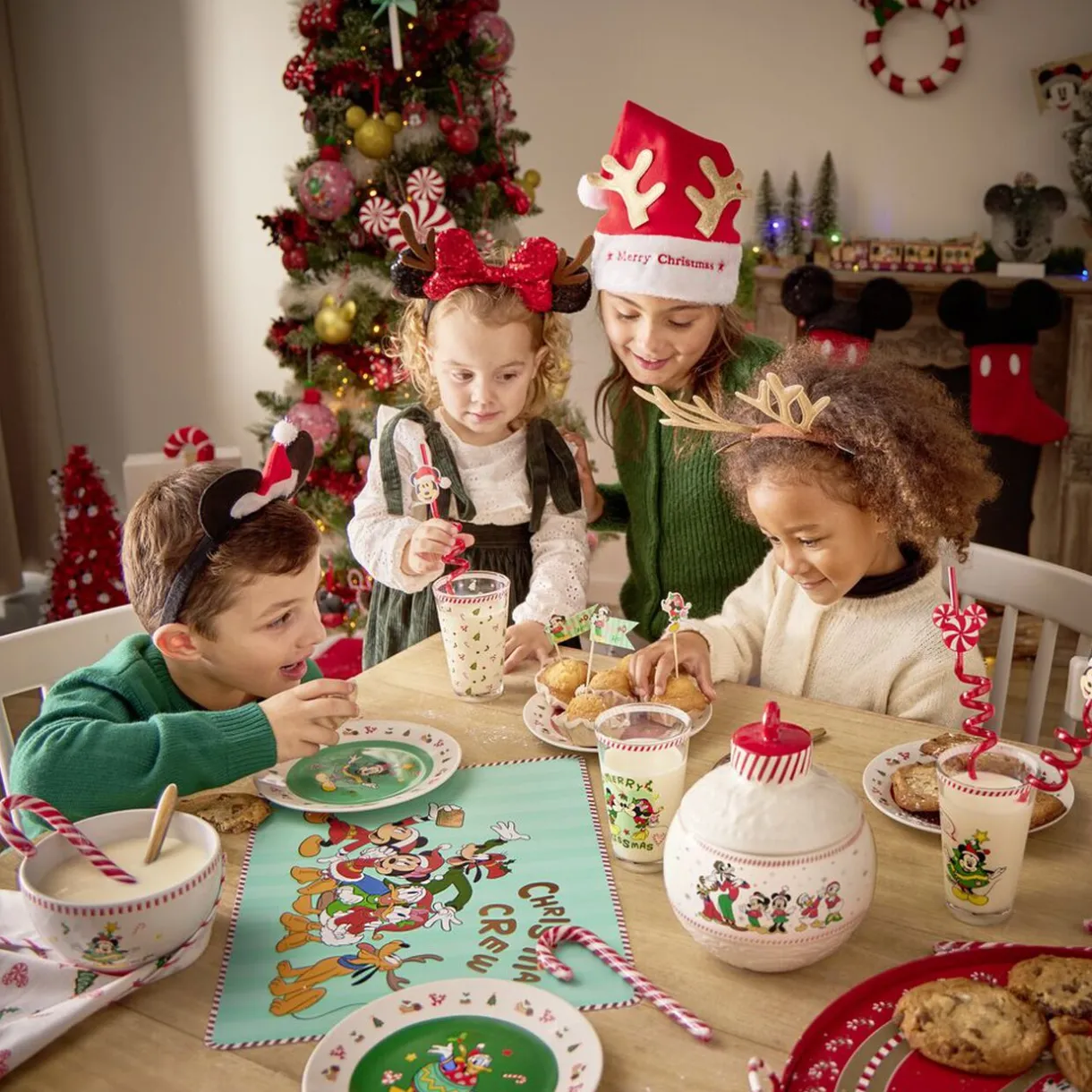 Gifi Lot de 4 assiettes dessert Disney Mickey porcelaine Ø19cm
